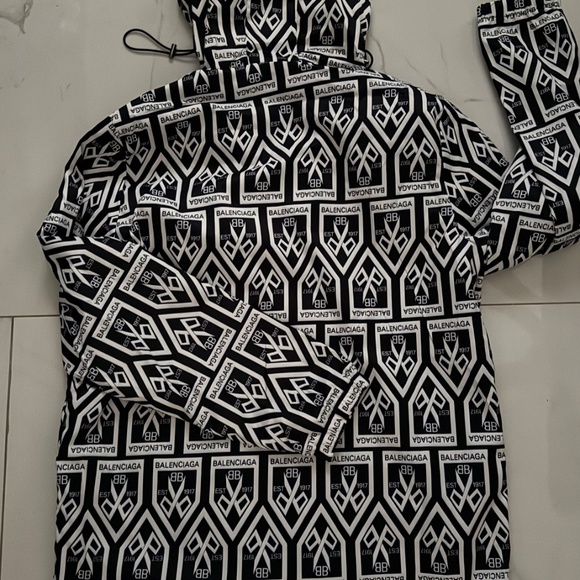 Balenciaga Paris brand new windbreaker size 3XL runs small like a size Large - Picture 5 of 5